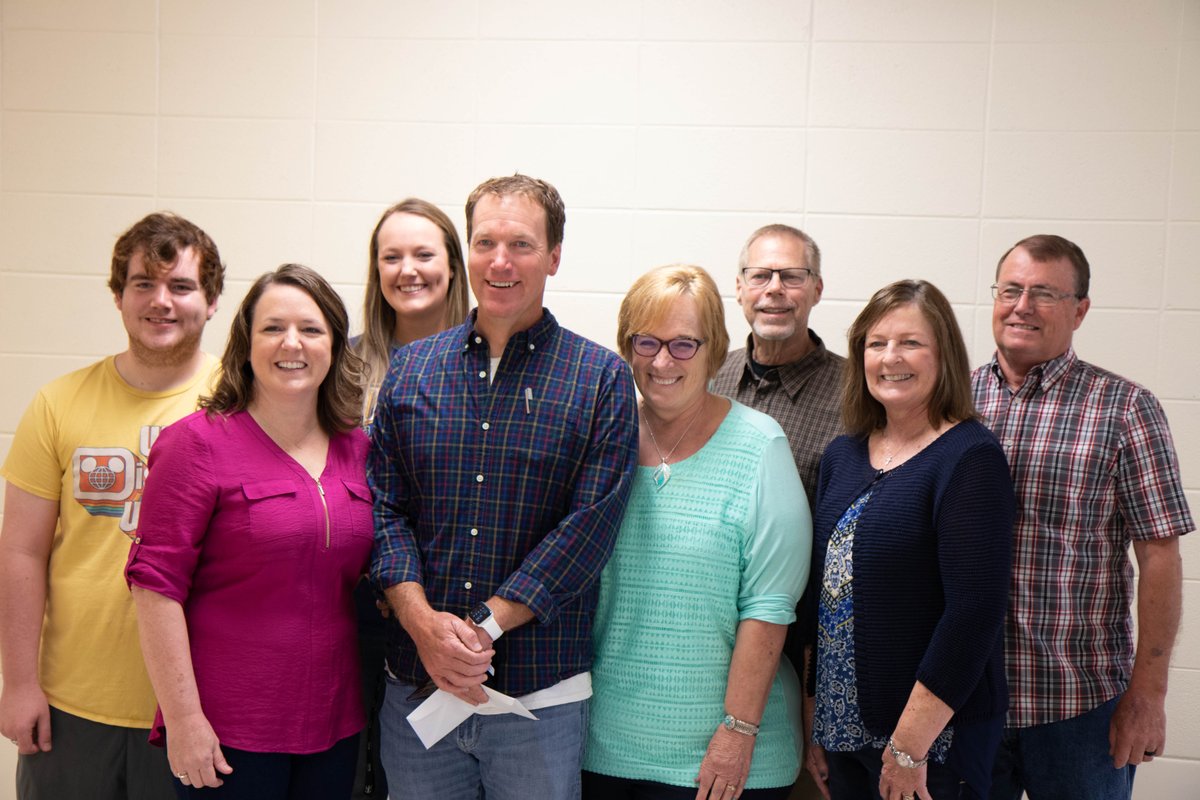 Bolivar_Schools's tweet photo. Congratulations to Trish Brummell, Employee of the Year &amp; Nathan Rothdiener, Master Teacher of the Year! #LiberatorStrong #GoLiberators https://t.co/BzhioPXjWT