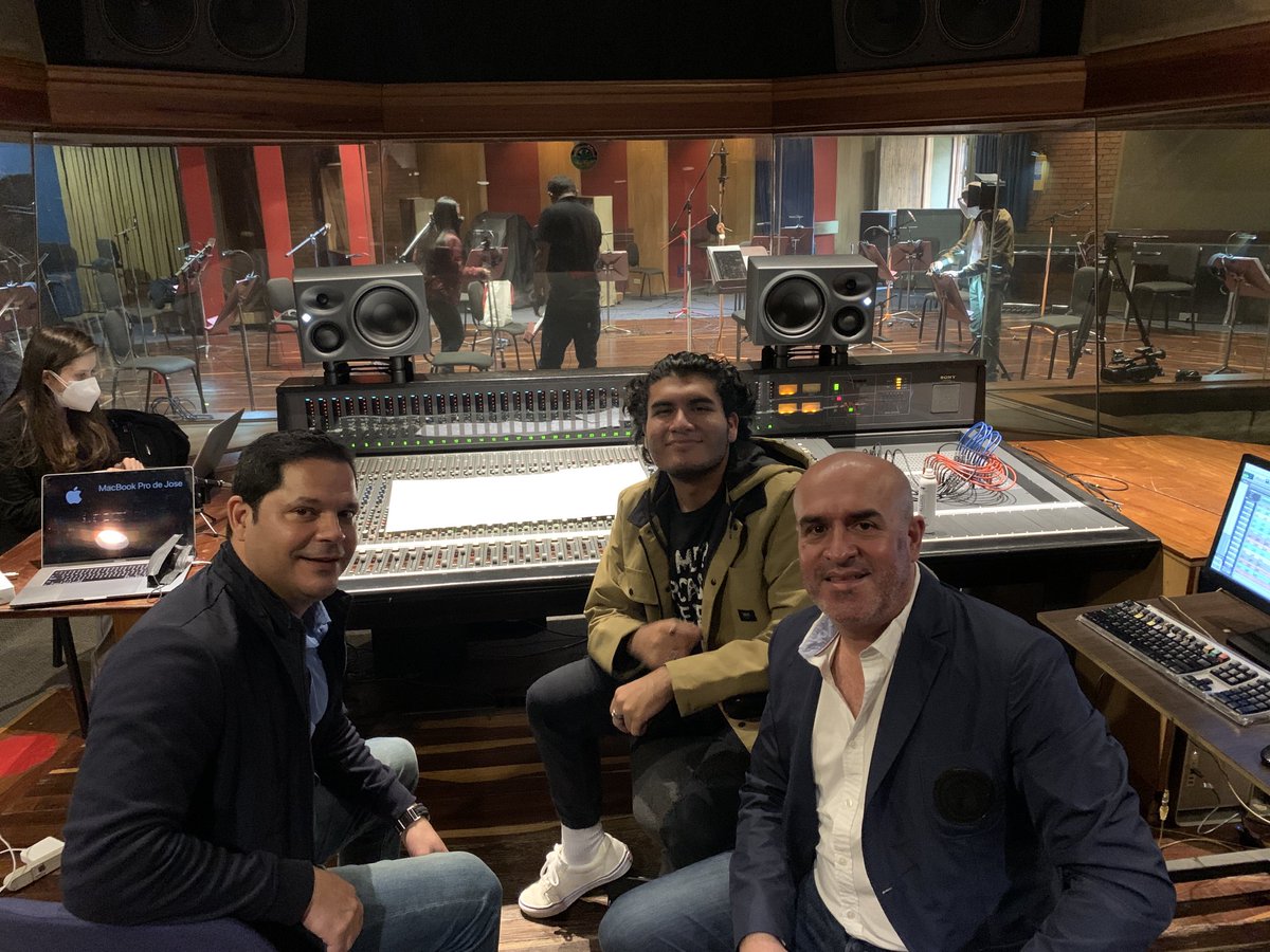 Hoy en Audiovisión Bogotá grabando al gran Rey Ruiz con la maravillosa Orquesta Sinfónica Nacional de Colombia. 
#Osnc #Miami #MusicaLatina