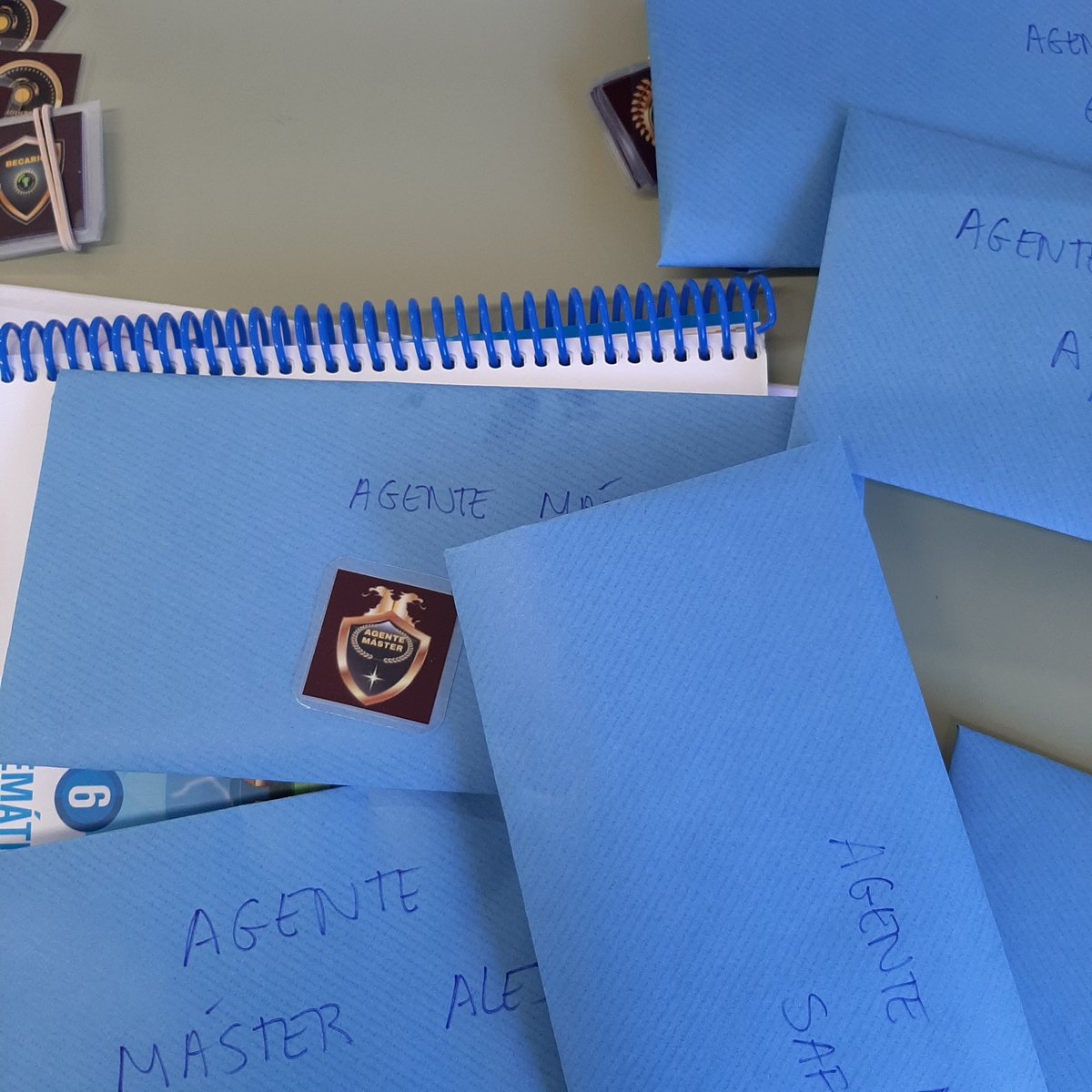 MaestraSuperIsa's tweet photo. El curso ya está en su recta final y en nuestra agencia de cálculo mental se empieza a respirar el final de la gran hazaña de mis chatis. Ha llegado un nuevo pelotón de 6 chatis y se han convertido en agentes másters.
Estamos eufóricos.
#strangernumbers2 #elregresodeldemogorgon https://t.co/W25vsjaP8f