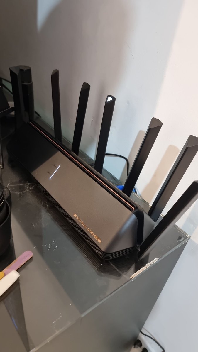EmersonBR92's tweet photo. Roteador novo pra acabar com todos os problemas 🙌 #ax6000 #xiaomi https://t.co/TnPxQORkrd
