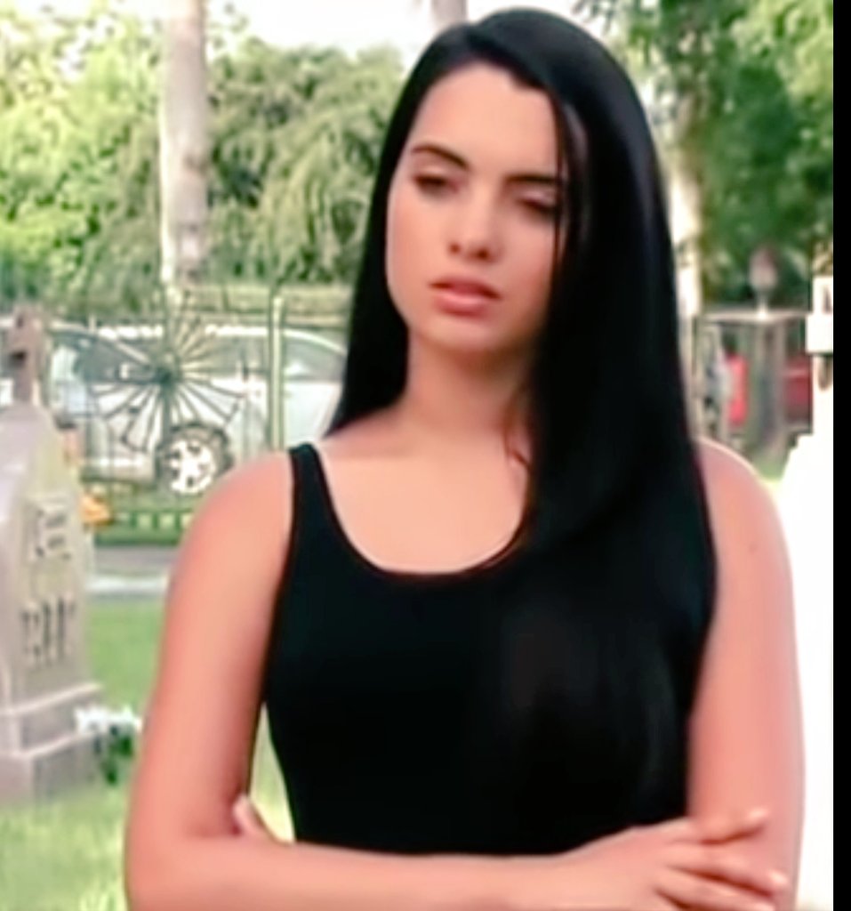 patitubello80's tweet photo. Un encuentro inesperado...¿Con quien? 💕💗💖💕 
#SiNosDejanUs #SoyTeamJulieta #ScarletGruber https://t.co/zBpb9nUxYB