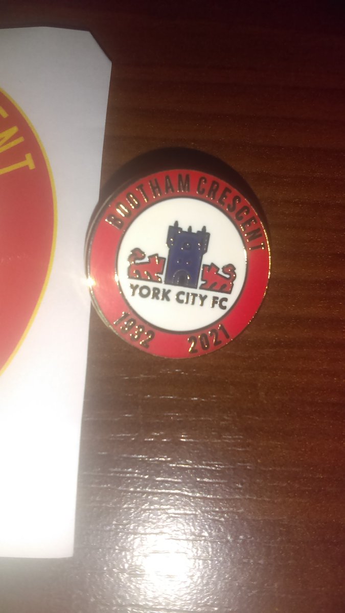 ColmPrendergas1's tweet photo. Not a York City fan but I collect pin badges. This is a belter from @YCSP84 who was an absolute pleasure to deal with! #boothamcrescent #ycfc #SP84 https://t.co/6lYaVYzEA9