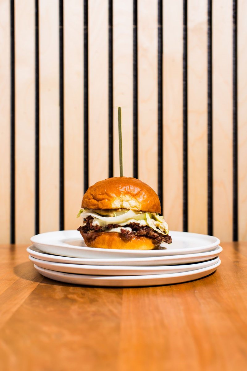 Only a few days left to VOTE for your fav burger in Music City! 🍔⁠ Click the link below and see who will be crowned the 2021 Battle of the Burger champ! ✨🍔🏆 ⁠
⁠
Nashville Lifestyles' Battle of the Burger is sponsored by <a href="/TNBeefCouncil/">TN Beef Council</a>.

bit.ly/3uiVmA0