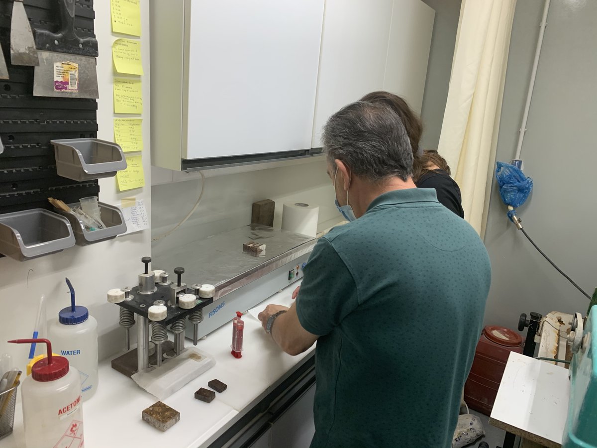 GaggioliAmanda's tweet photo. Here Zoe Chalatsi is showing me and Takis Karkanas best practices for mounting slides in the #WienerLab @ASCSAthens. Making thin sections requires a lot of detailed attention and most importantly…patience
Archaeology @InsideNatGeo and @CAORC https://t.co/DdBSs3v3Uh