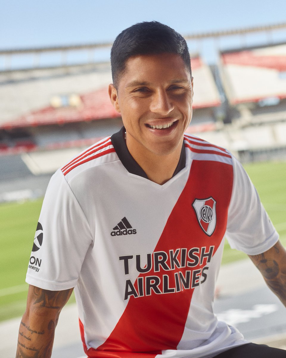 Se lleva en la piel ⚪️❤️⚪️

Nueva Manto Sagrado @adidasAR ➡️ tiendariver.com/lanzamiento-25…