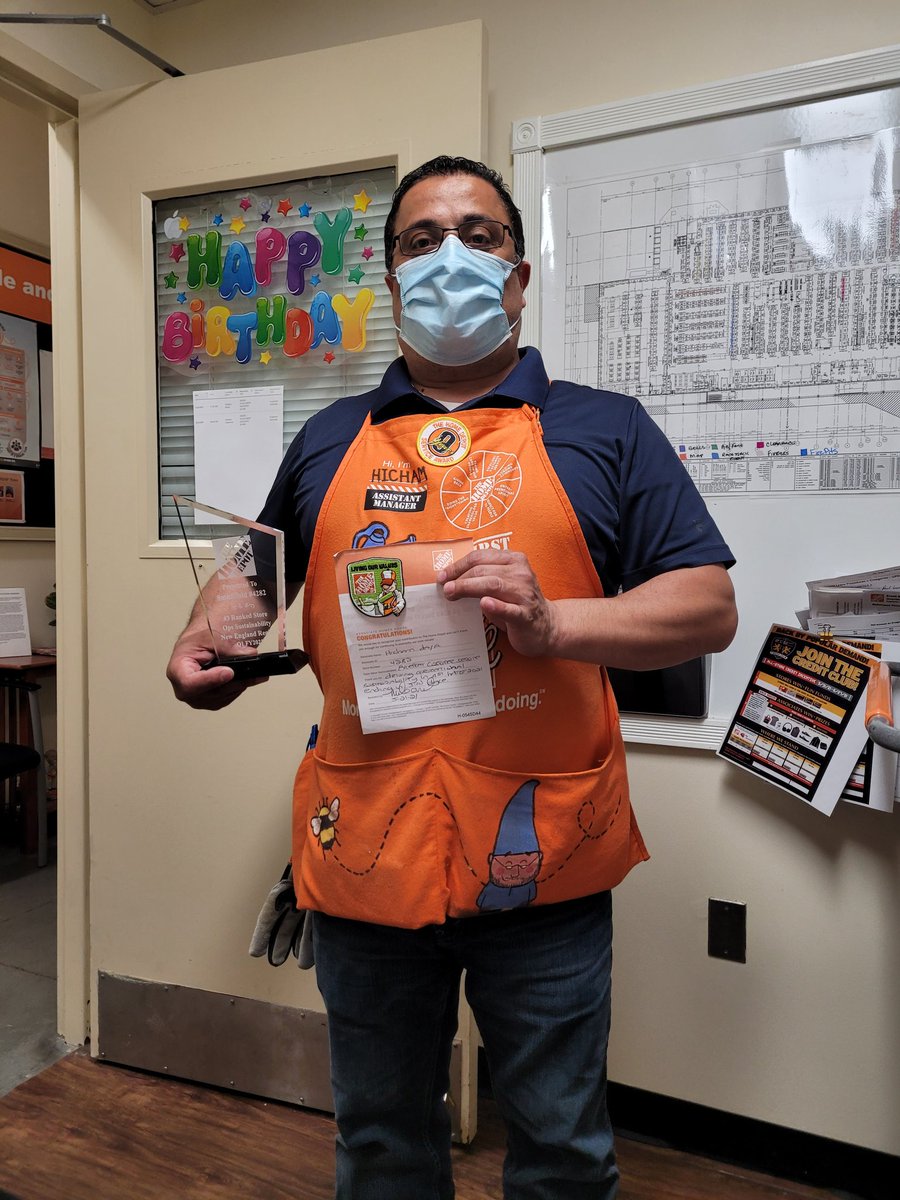 Krawetz_S's tweet photo. Thank you @THDMikeP and the NE Ops Team for the award!  #smithfieldrocks @JasonArigoni @elazielinska11 @Mickey2015O @jmcleodVt @pgarcia3162015 @HD4282 https://t.co/g0ciRrnEbX