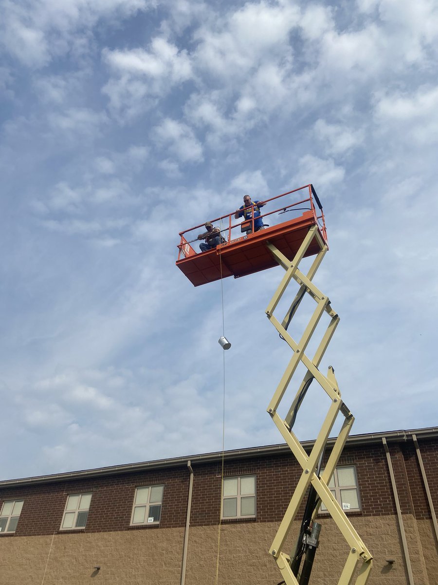 MrsNicholes18's tweet photo. 30th Anniversary of the CMS 7th grade Egg Drop! We had cracks, we had laughs, and we had success! Thank you to all who helped! https://t.co/3b4m0CVsOY