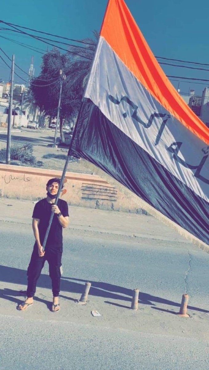 iiio___oiiii's tweet photo. لعن الله قاتلكُم والساكتين
والراضين بفعله والداعمين 
والمُستهزئين بدمائكم والمُحرضين
ومن ايدهم او دعمهم بلسانـه او بقلبه
أنتم وهبت لكم الحَياة اليَوم فـ نحن الموتى لا أنتم!
#التحرير_تقمع 
#شهداء_تشرين https://t.co/lntk5TgPvy