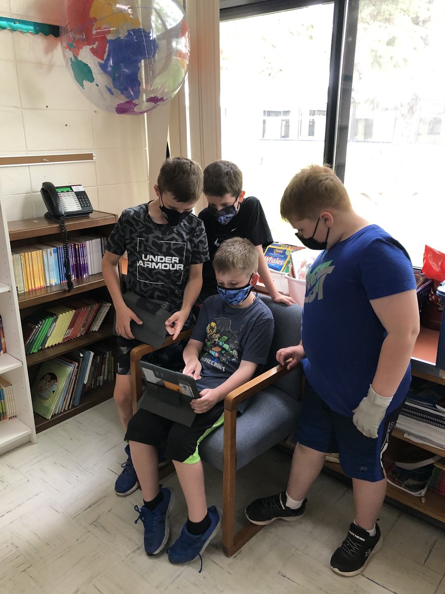 EastatW's tweet photo. Excellence East getting professional advice from broadcast journalist Earl Arms, collaborating together to write news stories, and creating our first takes of interviews for our first ever WEE News broadcast- stay tuned for more! @WalkerNxGL #WAWMproud #PBL https://t.co/QDzDxWZOWo
