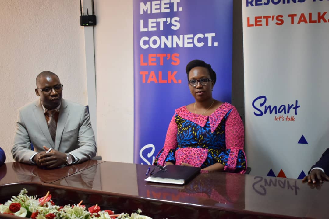 RTNBurundi's tweet photo. #JMTSI À la société @SmartBurundi1,la ministre @NIJIMBEREMarie1 lui demande de travailler pour satisfaire la clientèle en accordant l'accessibilité de l'Internet à travers le monde rural. https://t.co/dpXE3LQ87i