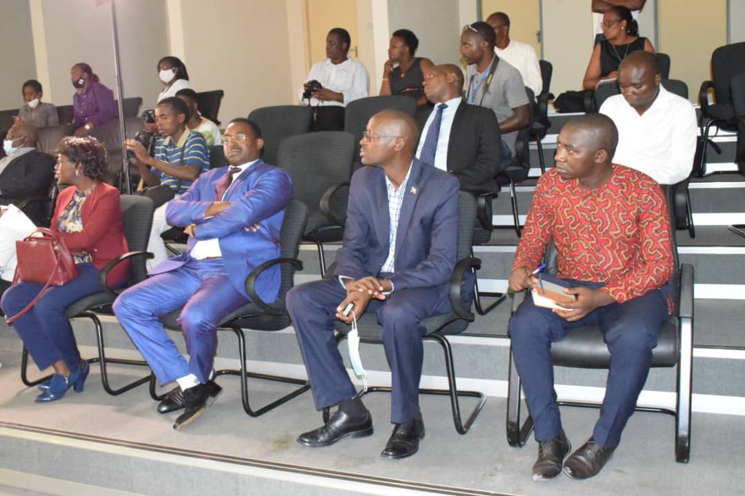 RTNBurundi's tweet photo. #JMTSI À la société @SmartBurundi1,la ministre @NIJIMBEREMarie1 lui demande de travailler pour satisfaire la clientèle en accordant l'accessibilité de l'Internet à travers le monde rural. https://t.co/dpXE3LQ87i