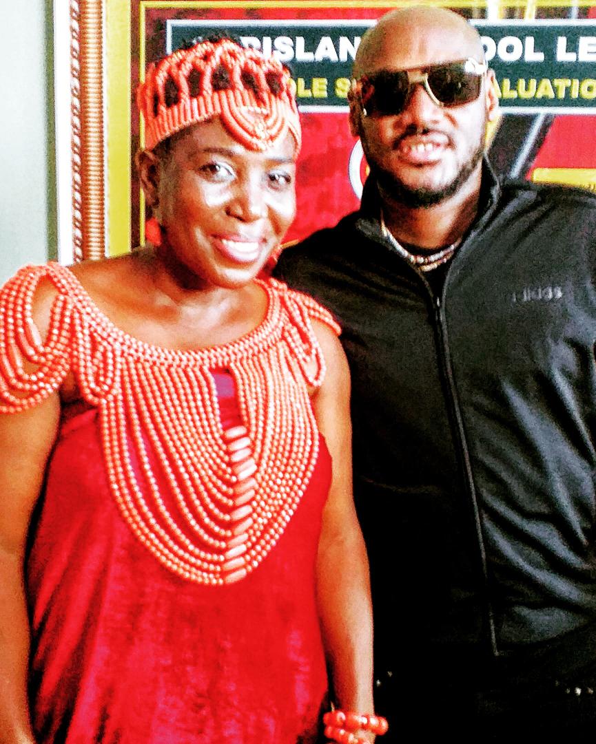 speaktoevelyn's tweet photo. Look who I met at Chrisland Schools #Lekki #tubaba at an Art/culture event where I was a special guest along with the celebrated "Saka", Afiz Oyetoro.
#ChatWithEvelyn
@TheNationNews
#welovechildren #childrenday2021
#poet
#Poetry_Planet
#culture https://t.co/3XWFRq57YX