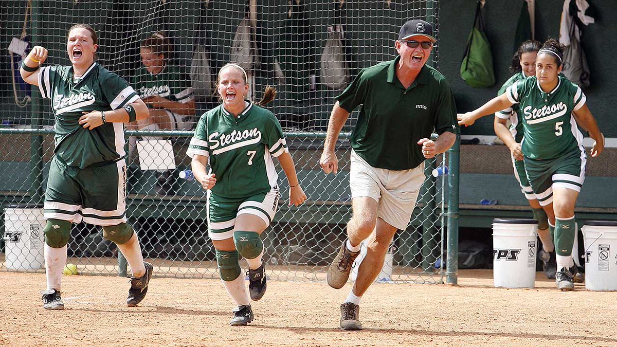 StetsonSoftball's tweet photo. Thanks for the memories! 🤠💚 https://t.co/oHdB0dDaCM