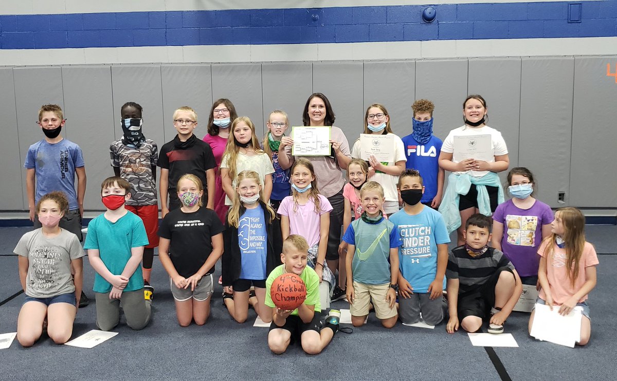 MrsLHelfrich's tweet photo. Mrs. Helfrich's 4th grade class 2020-2021 
#kickballchamps #minutetowinitchamps https://t.co/jFE2JDExRA