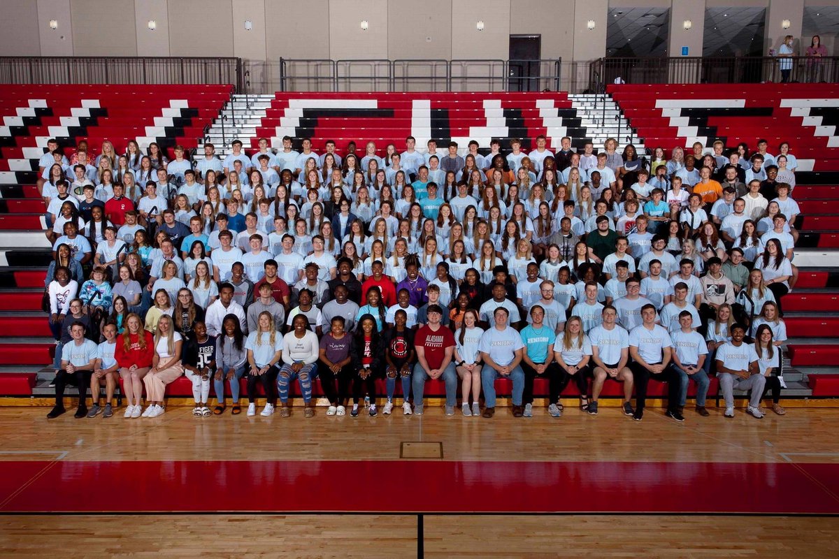 TrussvilleK12's tweet photo. TCS sends 369 graduates out into the world in a matter of hours! #ClassOf2021 🎓 #HewittTrussville #TrussvilleCitySchools #ClassOf2021 #K12 #PublicEducation #Trussville #TrussvilleAL https://t.co/YRUICxWCiI