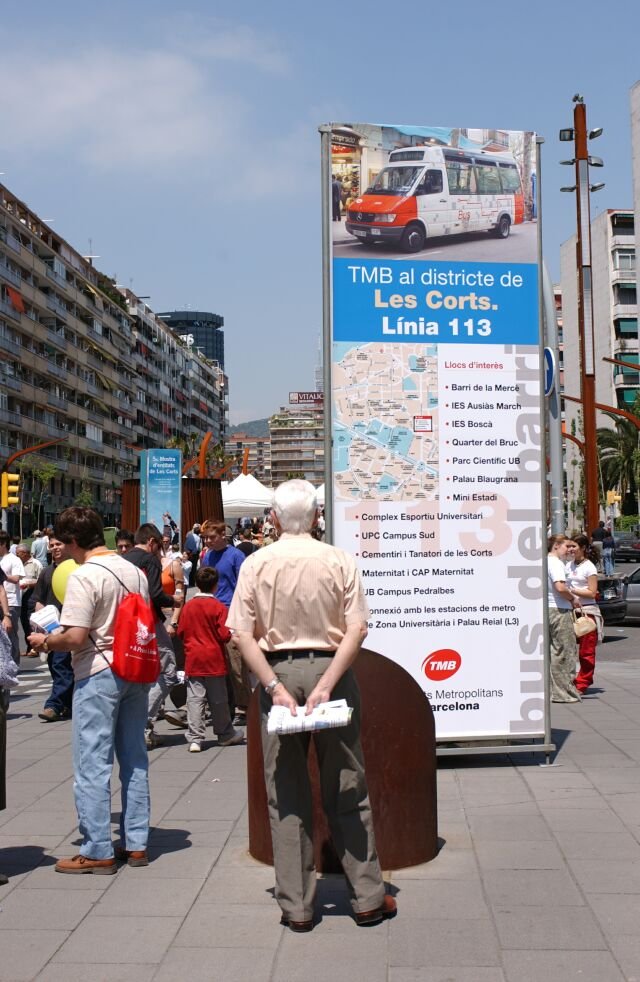 AutobusesBCN's tweet photo. #TalDiaComoHoy , hace ya 22 años, se inauguró el #BusBarri que acerca el bº Pedralbes con Les Corts. Lo hizo con el número 213, aunque más tarde, a finales del 2002 cambió su número al 113 debido a la adaptación que hizo @TMB_Barcelona a la numeración adjudicada por @ATMbcn https://t.co/HT5vSfvNLX