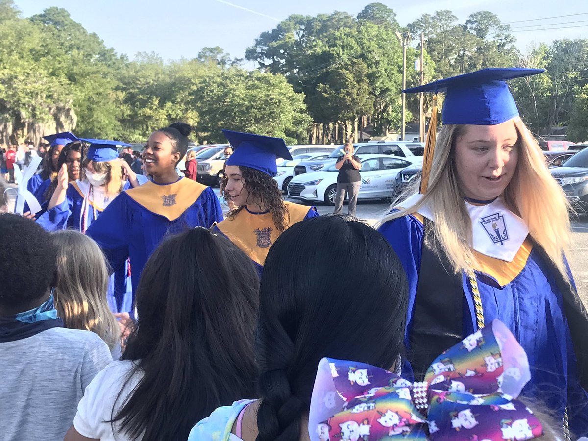 Class of 2021...and Glyndale Elementary! 💙💛👨🏼‍🎓👩🏽‍🎓🤍❤️ #celebrate #proud <a href="/GlyndaleElemen1/">Glyndale Elementary</a>
