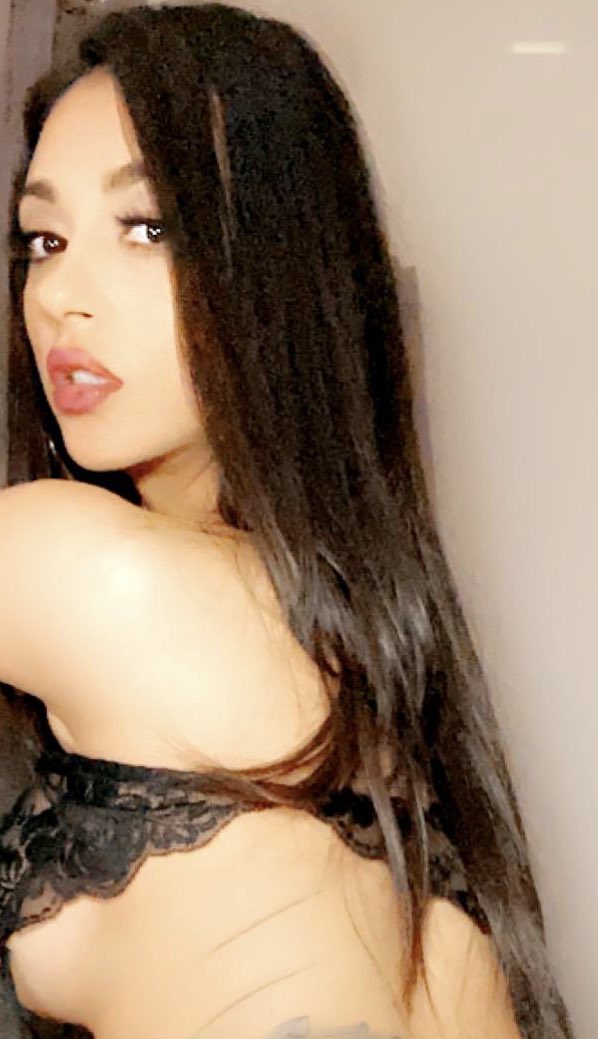 lawdlola's tweet photo. She’s mad af 💀💀❤️ 
Drop by my OF !! Go see my kitty 😤it’s dipping 🥶🥶💧 #babesnetwork 

https://t.co/jKGY0VfK2n https://t.co/rnP7eH4F7Q