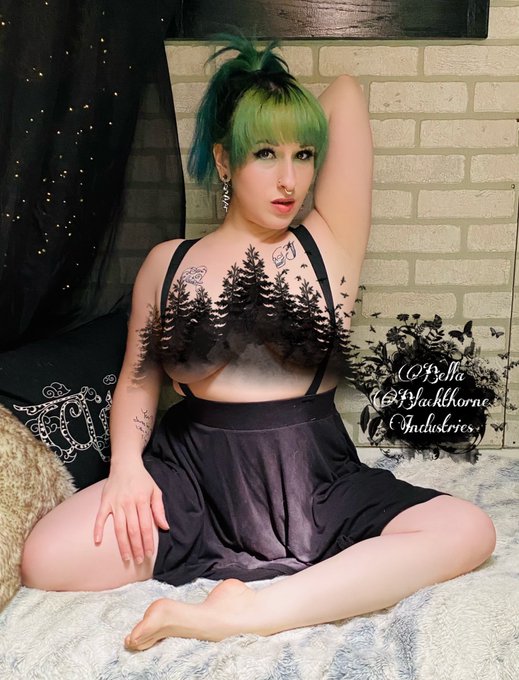 It&rsquo;s titty Tuesday and you are missing out on seeing these amazing tits 😮 Sub to the VIP pages to see