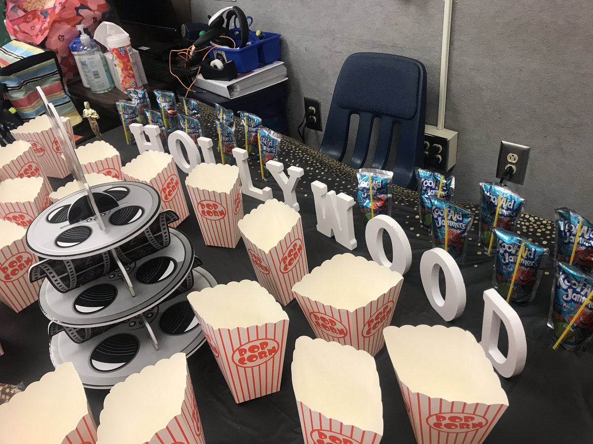 I had a sneak preview of Mrs. Miller’s Awards Ceremony! 🖤🏆🏅🍿❤️ #celebrate #hollywood #paparazzi <a href="/GlyndaleElemen1/">Glyndale Elementary</a>