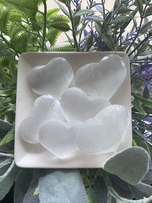 added new crystals to my shop 🤍✨ link in bio https://t.co/xwOzXWhkEs