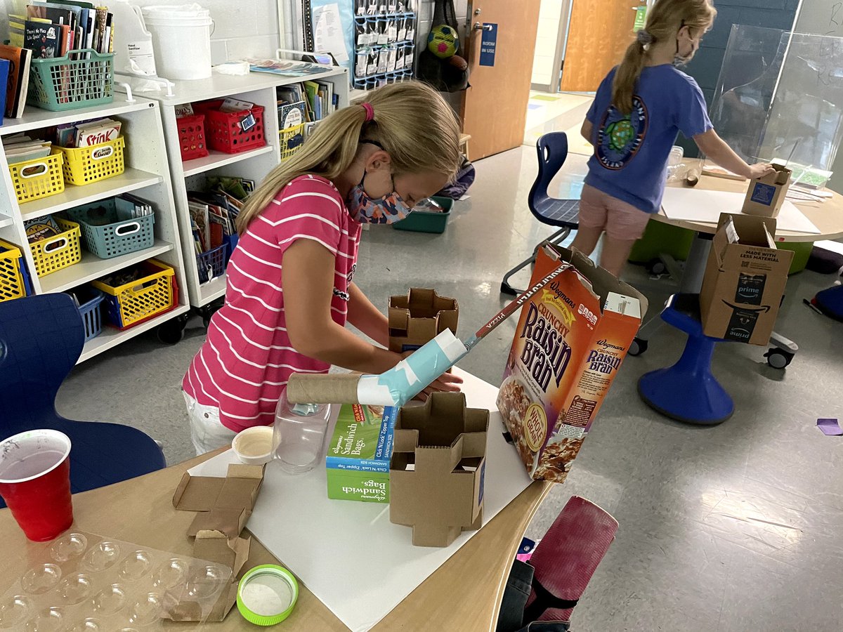 foliaco_nicol's tweet image. Marble run madness! Love these little engineers 🤍 @MeriwetherLES