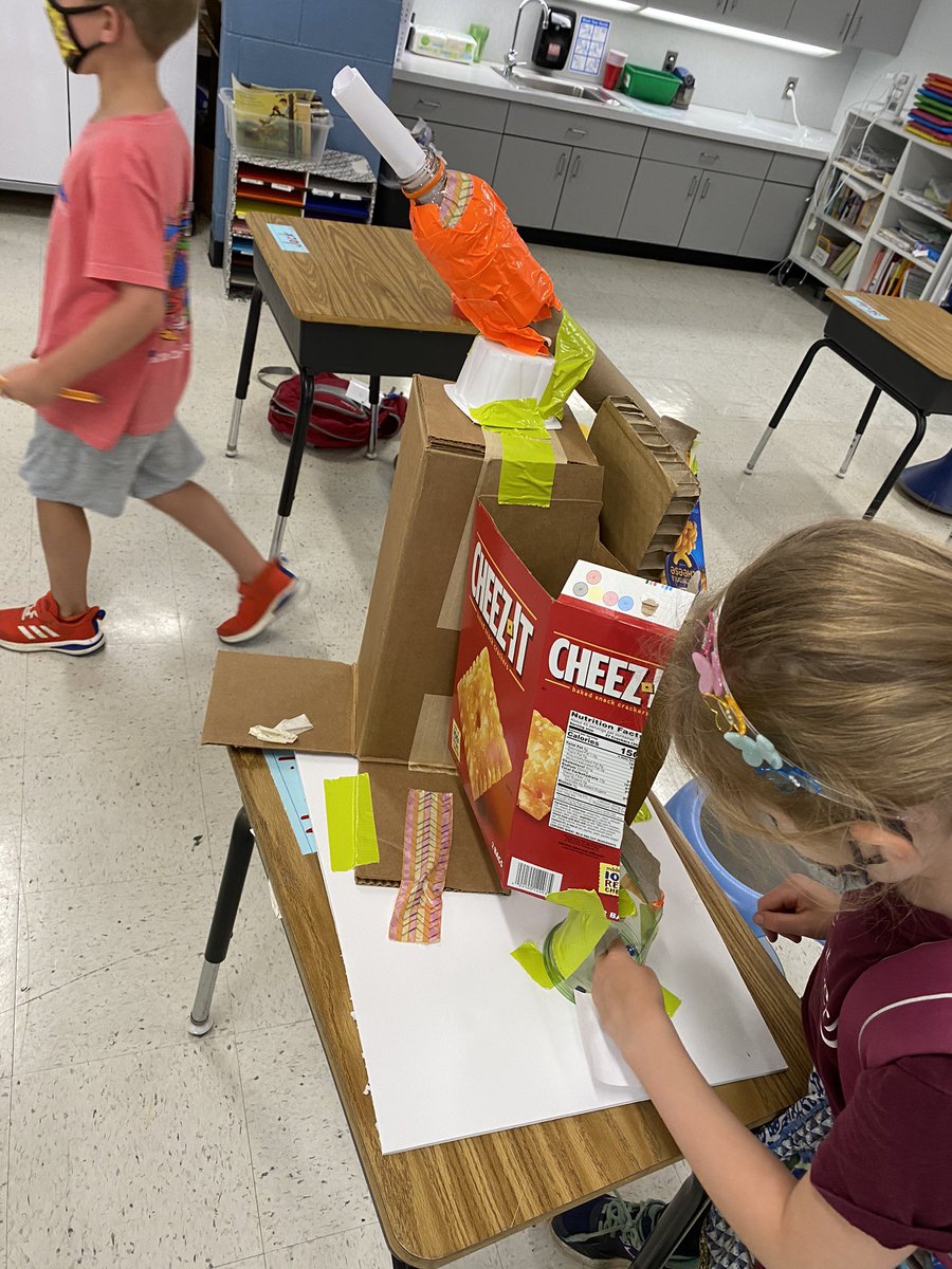 foliaco_nicol's tweet image. Marble run madness! Love these little engineers 🤍 @MeriwetherLES