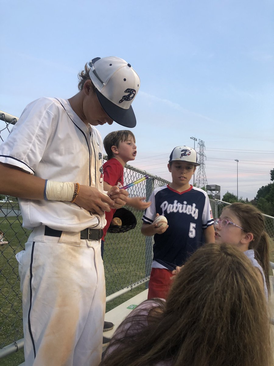 Michael97739550's tweet photo. Win as a team, lose as a team. Powdersville came up a little short in game one but still took time to sign baseballs for the young Patriots’ fans. Love this team! Game 2 of the series tomorrow night! @AndrewDent20 @Baseball_PVHS https://t.co/cxosME5fTe
