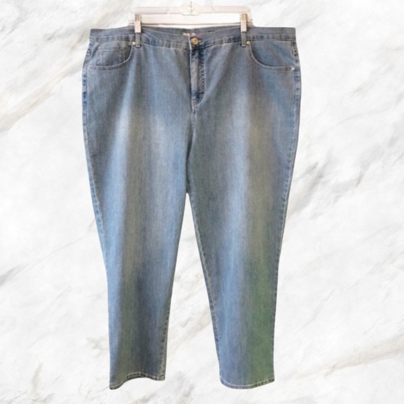 So good I had to share! Check out all the items I'm loving on <a href="/Poshmarkapp/">Poshmark</a> #poshmark #fashion #style #shopmycloset #sinful #bananarepublic #styleco: posh.mk/Pd4EnEOuygb