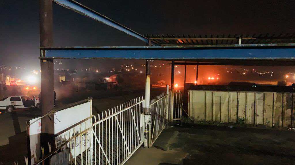 ntateRaps's tweet image. Reports that now #FactoryWorkers are looting and targeting #Chinese shops around #Thetsane. It’s a cat &amp;amp; mouse situation with police trying to secure central business area. @TheGlobe_404