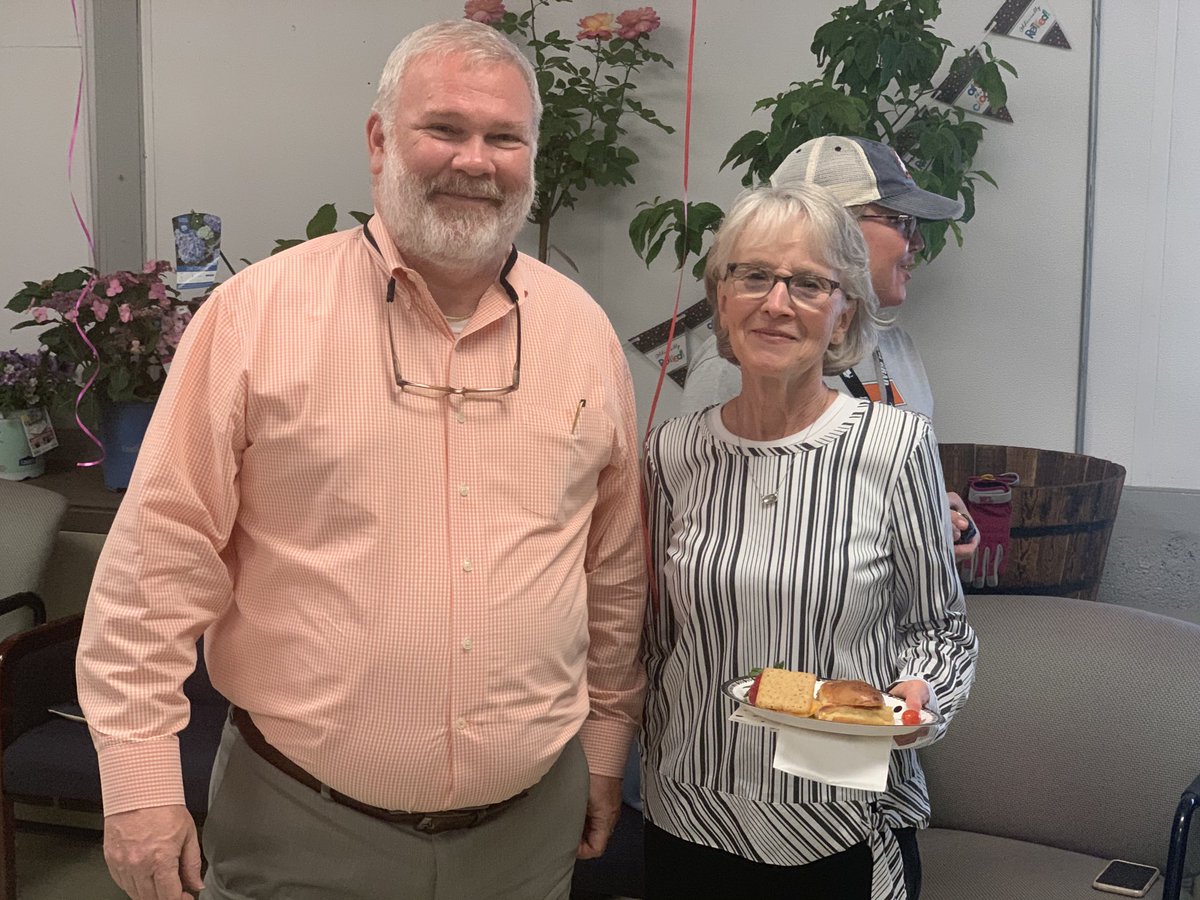 jlcvol's tweet photo. Bittersweet day ⁦@DCS_TN⁩ Nutrition Program as Donna is getting ready to retire. We will miss her dearly but am happy she gets some much deserved R&amp;R https://t.co/NLApZHsE0Z