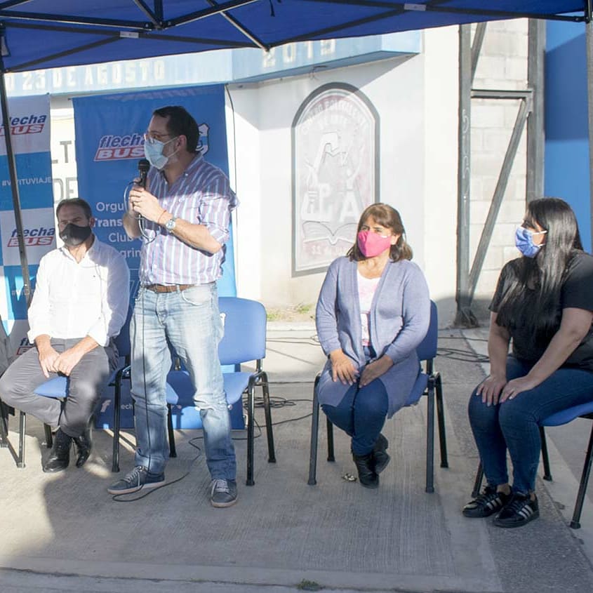 cjalpatomoya's tweet photo. En instalaciones del estadio 23 de Agosto, junto a la Concejala #MariaGalan, acompañamos al Presidente del @cdjujuy, #LisandroAguiar, en la firma de un convenio con el club #GimnasiayEsgrimadeJujuy, con el objetivo de colaborar sobre todo en las categorías formativas. https://t.co/BzzZ84ka0Y