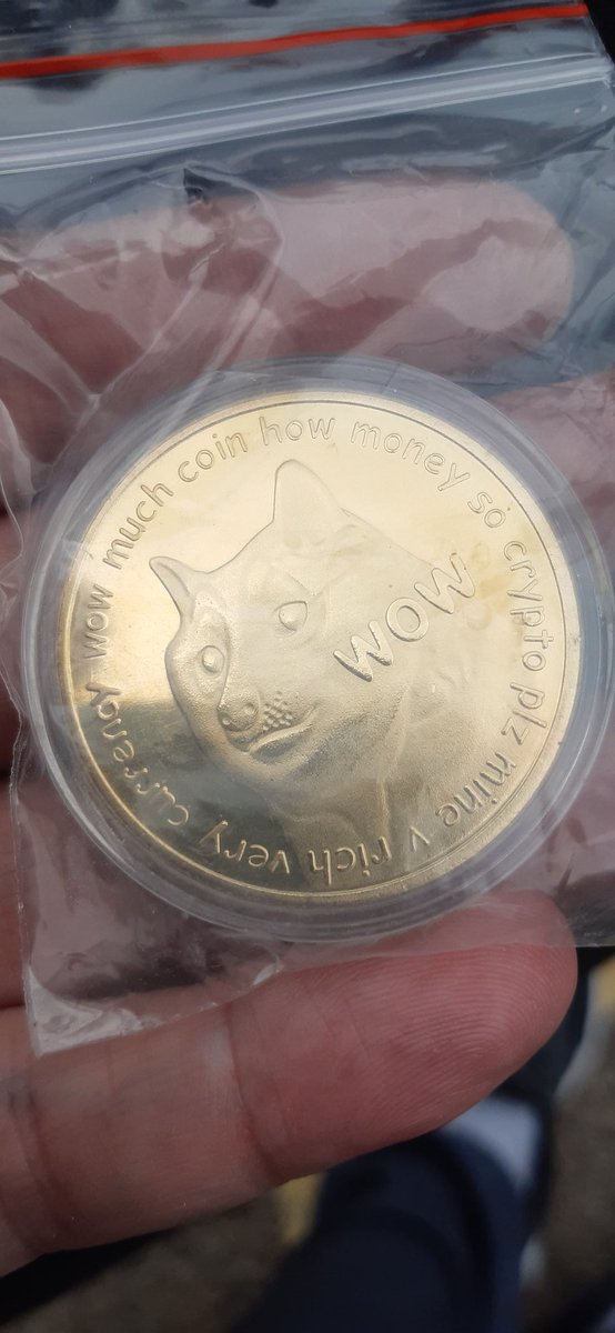 i am the proud owner of a physical #dogecoin

#Dogecoinarmy #doge #dogearmy