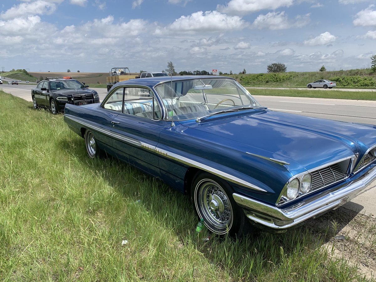 NSP_TroopA's tweet photo. Troopers got to check out this 1961 Pontiac Bonneville today near Omaha when the driver ran out of fuel. Very sharp looking ride. #NSP115 https://t.co/ngw1VTLeqW