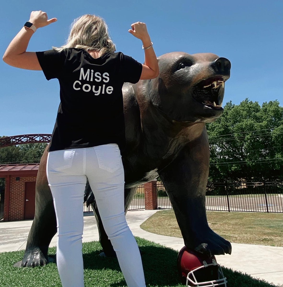 BriCoyle's tweet photo. I am officially a Barton Bear!!! 🐾 So excited for this next chapter. See you soon in EAST Lab and Yearbook 7th-12th grade!!! https://t.co/CS5BxFnR7k