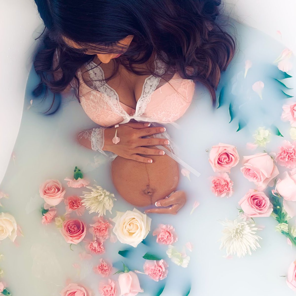 NatalyBarLop's tweet photo. Milk Bath Maternity Shoot &amp; My Smiling Baby Girl 💕🌷 https://t.co/zThW7Dxppf