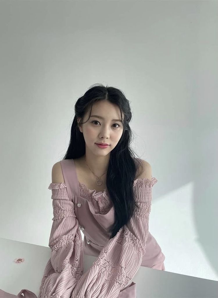 harutography's tweet photo. birthday girl π #HappyEunchaeDay #HappyBirthdayEunchae
#KwonChaewon #μμ± #λ€μ΄μ #λ€μ΄μμμ± #weloveyou #diacomeback @dia_official https://t.co/4GFivYAcHR