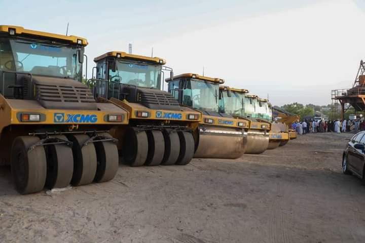 OvieNews's tweet photo. Engineer Zulum acquires 18 heavy duty road construction equipment at N1.4bn to kick start Borno urban renewal project . This will reduce the cost of road maintenance and construction. https://t.co/j6ZYtgWE3U