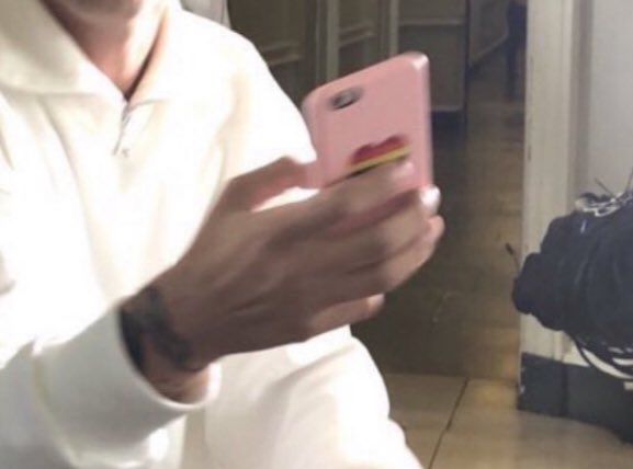 thinking about louis tomlinson holding a pink case with a rainbow flag on it makes me smile💐