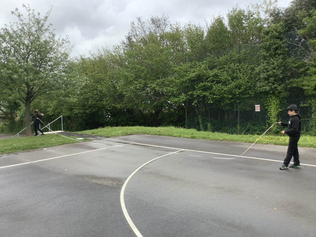 Hendrefoilan's tweet photo. Using triangles to help us measure the height of trees #hdfpy5 #hdfpnum https://t.co/kzjj5qxrbi