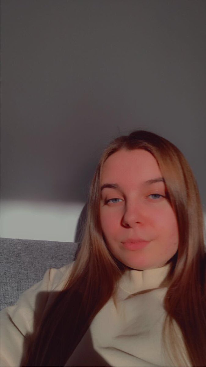 02elisaa's tweet photo. Kiss from 🇷🇺 #SlavicWomenWeek https://t.co/PvaLj63GP0