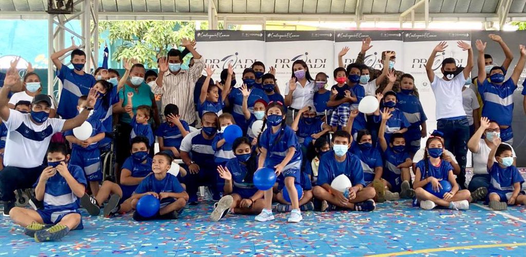indeselsalvador's tweet photo. 😀

Personal de nuestro Departamento de Deporte Inclusivo y representantes de @coaspaerl pusieron en marcha esta esta mañana el Programa Academias Deportivas Inclusivas (Proadi) en el departamento de San Vicente.

#ConstruyendoElCamino https://t.co/Bk3zBVUDcf