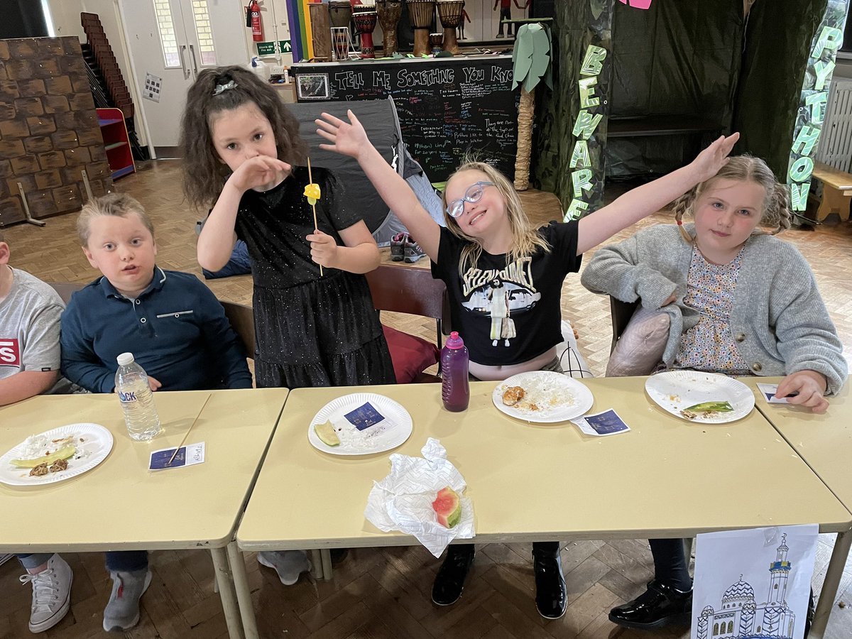 BubsyTownhill's tweet photo. #thcyear3 absolutely loved cooking and trying new foods for their Eid party. #thcre #thcpse https://t.co/TbwqZeb56b