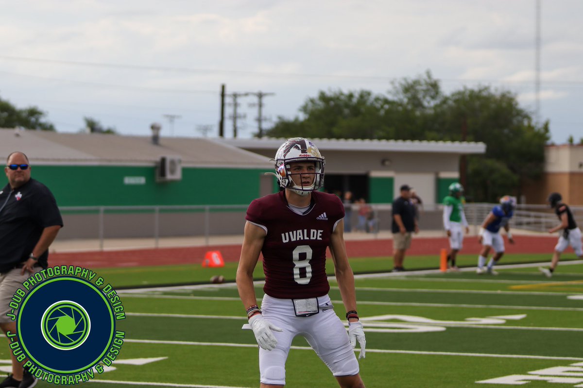 jdwelsh30's tweet photo. Uvalde Football at the @CoachesSouth All-Star Game! Got you @BowmanTanner8 haha @FlipDiggy https://t.co/gWWTl6rHgL
