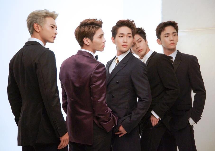 MirraVerse's tweet photo. My daily activity these days consists of scrolling through Twitter and saving SHINee pics I've already saved 525408 times at some point before 🥲 https://t.co/7SCsZduMOv