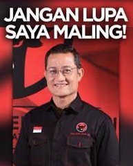 HanzKey70's tweet photo. Kenapa #NegaraLagiBokek ??
Utang Negara terus bertambah.

Kenapa #NegaraLagiBokek ??!
Para Bangsat Bangsa sdang pesta pora &amp; bancakan dgn uang korupsinya.

Kenapa #NegaraLagiBokek ??!
NKRI dikuasai Tikus² Koruptor. https://t.co/4Y14miXebz