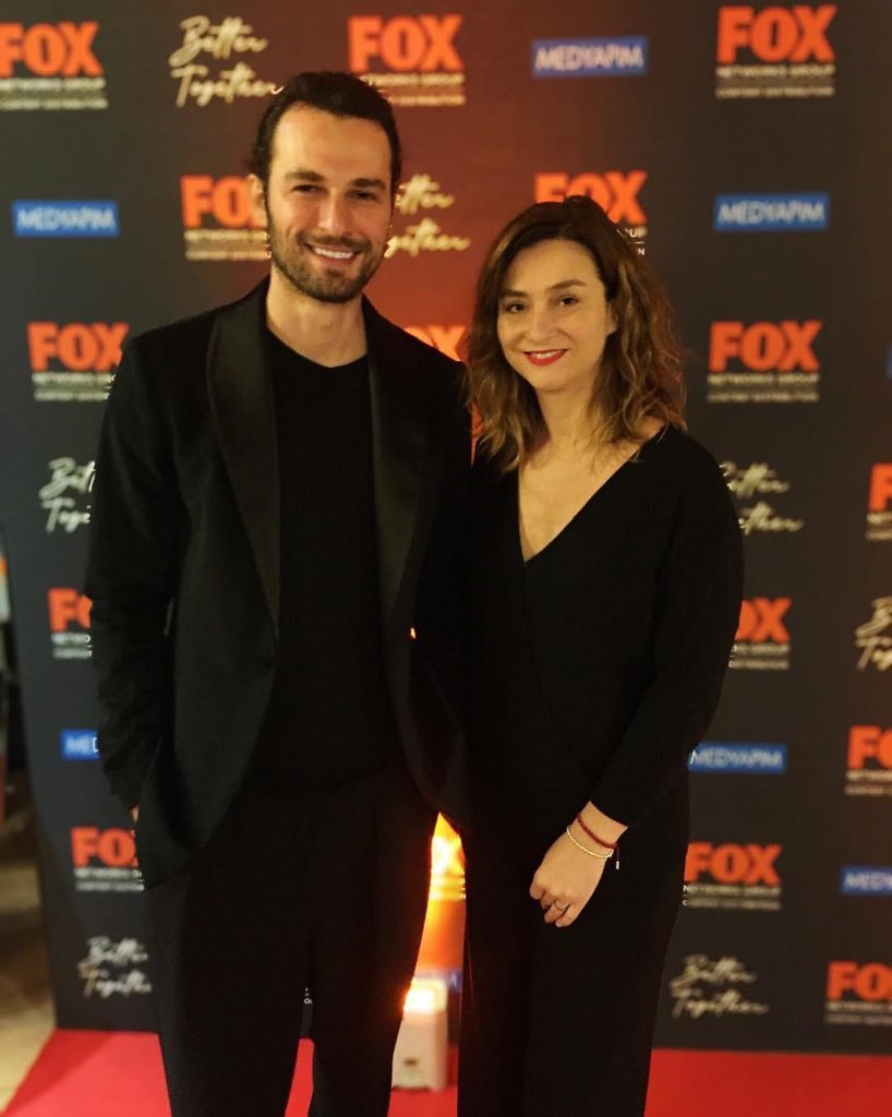 Hace años tuve la suerte de conocer al adorable Birkan Sokullu en la mejor parte de mi trabajo, hoy esta de vuelta en nuestras pantallas como Han #AlmasHeridasTVN 👏 #gajesdeloficio #lovemyjob <a href="/TVN/">TVN</a>