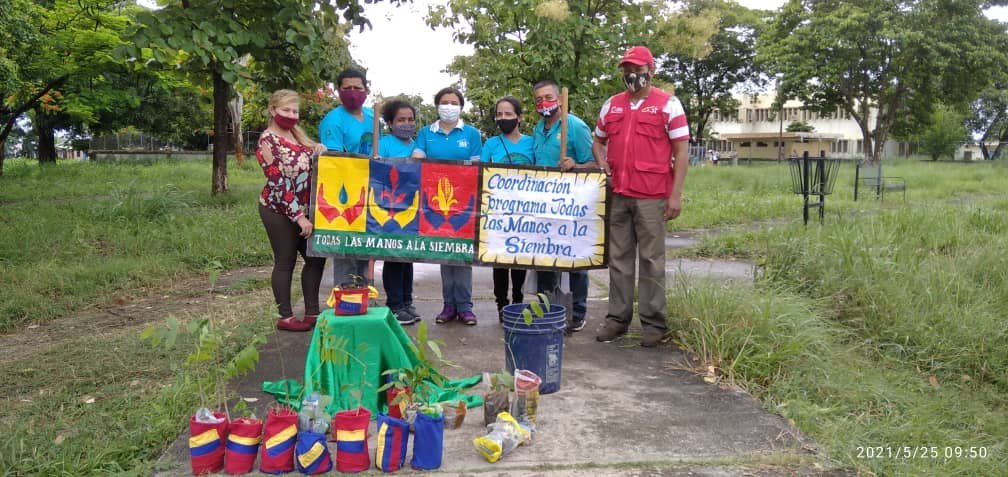 plancafezeb's tweet photo. En el marco de la ruta Bucentenario de la Batalla de Carabobo. El Programa todas las Mános a la Siembra Barinas ZEB.impulsando los Bosques Bicentenario Plaza Jose A. Paez. @zebarinas05 @PTMSNACIONAL @eduardopiate2 @MPPEDUCACION https://t.co/riyoyj1R4S