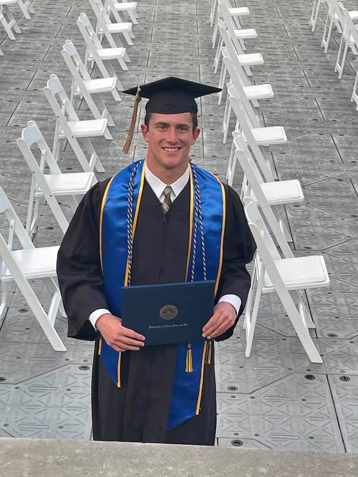 MikeTurzai's tweet image. A family milestone with Andrew graduating cum laude from @NotreDame last weekend. He'll be heading to Chicago this July for a position with @WilliamBlair. Well done, @Turzai11!