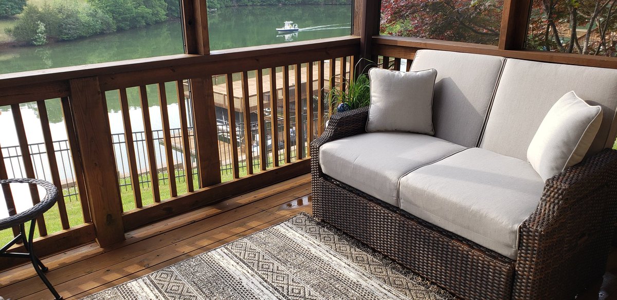 SMLakeLife's tweet photo. Screened in porch is done! Big project, and it looks amazing.  More pics on Instagram. 

https://t.co/YGuerv7fUw

#sml #smithmountainlake #visitsml #staysml #smlakelife https://t.co/Ril63FcFu1